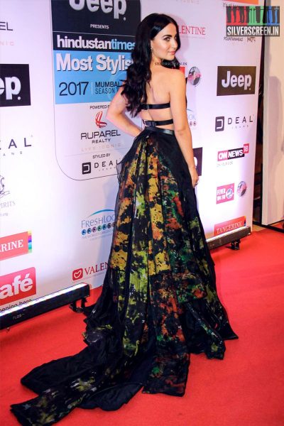 in-pictures-deepika-padukone-taapsee-pannu-alia-bhatt-amitabh-bachchan-and-others-the-red-carpet-of-most-stylish-awards-2017-photos-0005.jpg