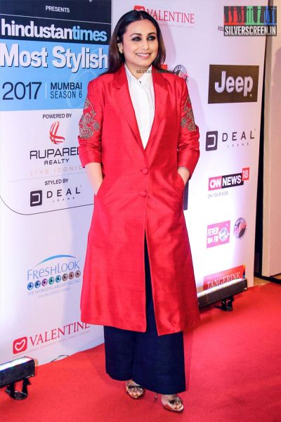 in-pictures-deepika-padukone-taapsee-pannu-alia-bhatt-amitabh-bachchan-and-others-the-red-carpet-of-most-stylish-awards-2017-photos-0020.jpg