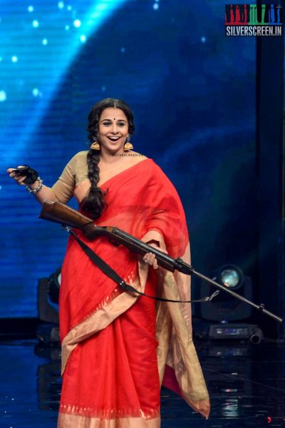 Vidya Balan Promotes 'Begum Jaan' On The Sets Of Indian Idol