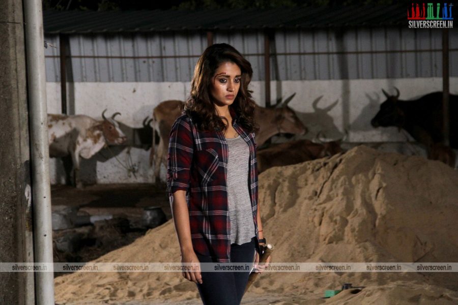 garjanai-movie-stills-starring-trisha-krishnan-photos-0005.jpg