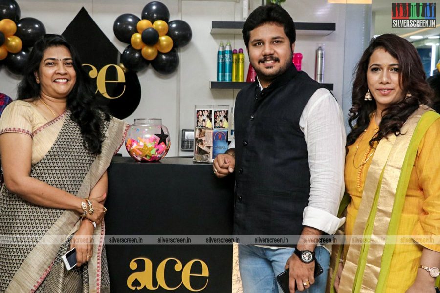 in-pictures-actress-meera-mitun-at-the-launch-of-ace-salon-spa-photos-0005.jpg