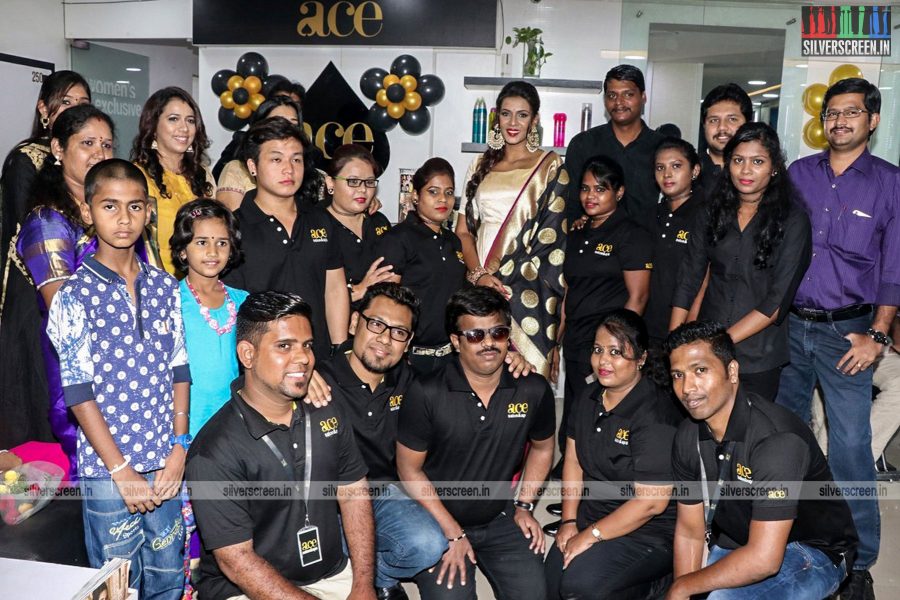 in-pictures-actress-meera-mitun-at-the-launch-of-ace-salon-spa-photos-0006.jpg