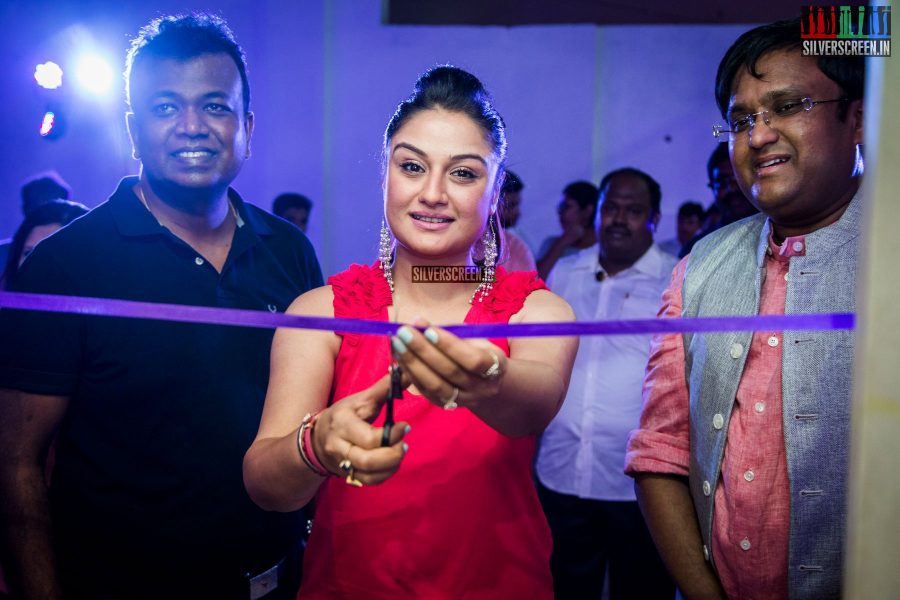 in-pictures-sonia-agarwal-at-the-launch-of-no-strings-attached-restaurant-photos-0006.jpg