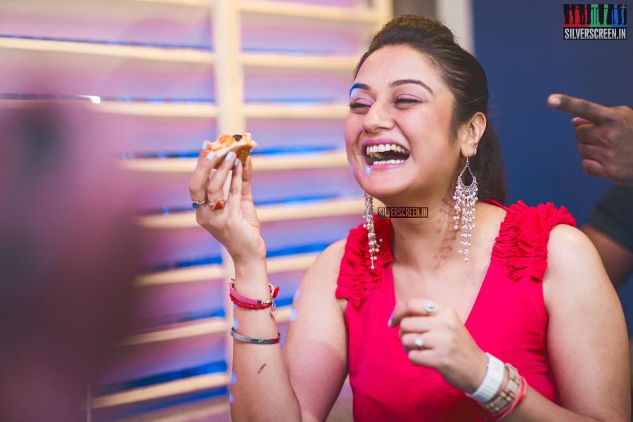 in-pictures-sonia-agarwal-at-the-launch-of-no-strings-attached-restaurant-photos-0016.jpg