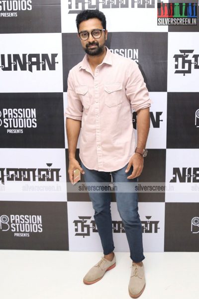 in-pictures-arjun-prasanna-sakshi-agarwal-arun-vaidyanathan-and-others-at-nibunan-movie-premiere-photos-0009.jpg