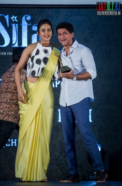 in-pictures-rakul-preet-singh-pradhayini-sarvothaman-shweta-gai-and-others-at-south-indian-fashion-awards-2017-photos-0024.jpg