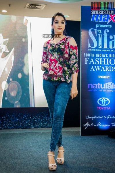 in-pictures-sindhoori-shweta-ghai-and-others-at-the-launch-of-max-autumn-winter-collection-2017-photos-0001.jpg