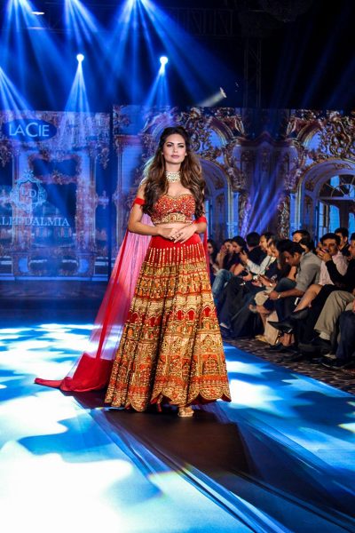 Mumbai: Actress Esha Gupta walk the ramp for Designer Lalit Dalmia at "Tech Fashion Tour" Season 3 in Mumbai on Sept 20, 2017. (Photo: IANS)
