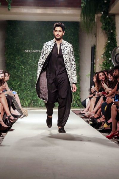 pictures-sidharth-malhotra-siddartha-tytler-couture-show-photos-0008