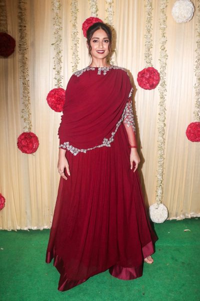 Mumbai: Actress Ileana D'Cruz attend Ekta Kapoor's Pre-Diwali celebration in Mumbai on Oct 17, 2017. (Photo: IANS)