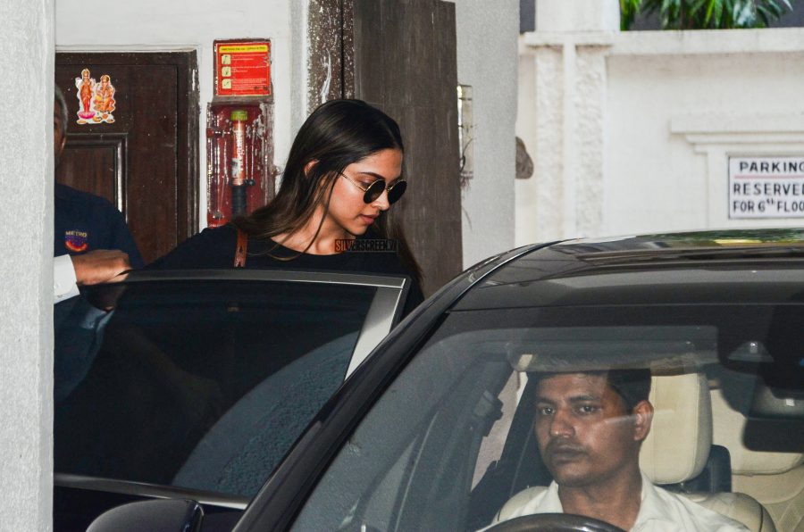 Deepika Padukone seen outside a clinic