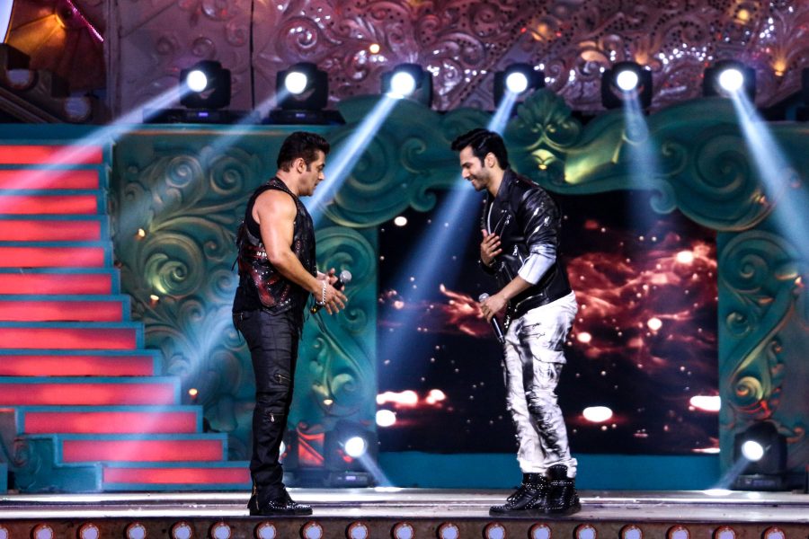 Salman Khan, Varun Dhawan perform at the Star Screen Awards