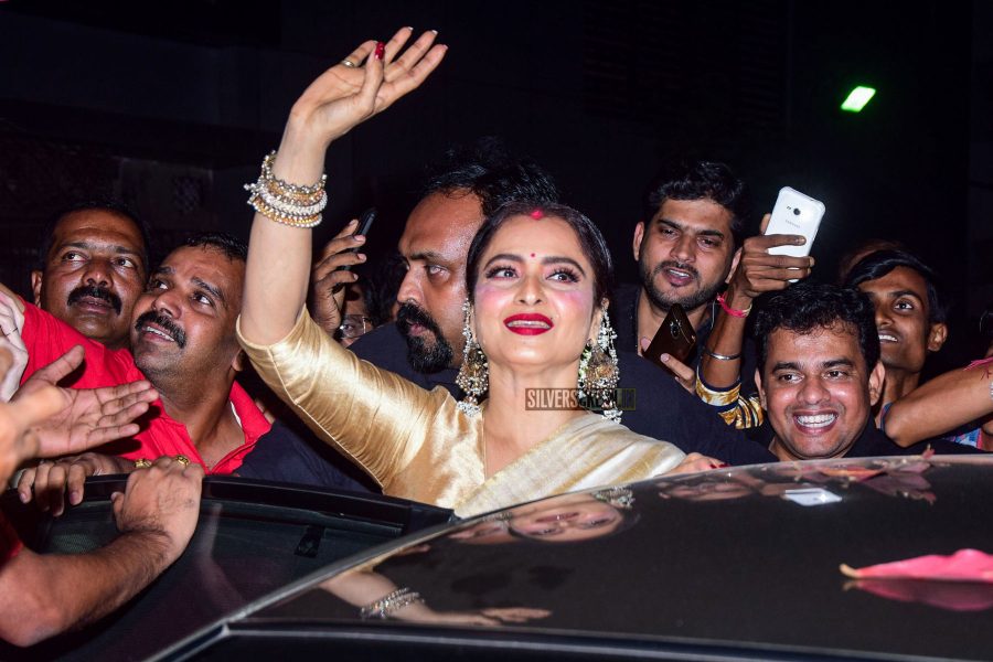 Rekha At The Smita Patil Memorial Award