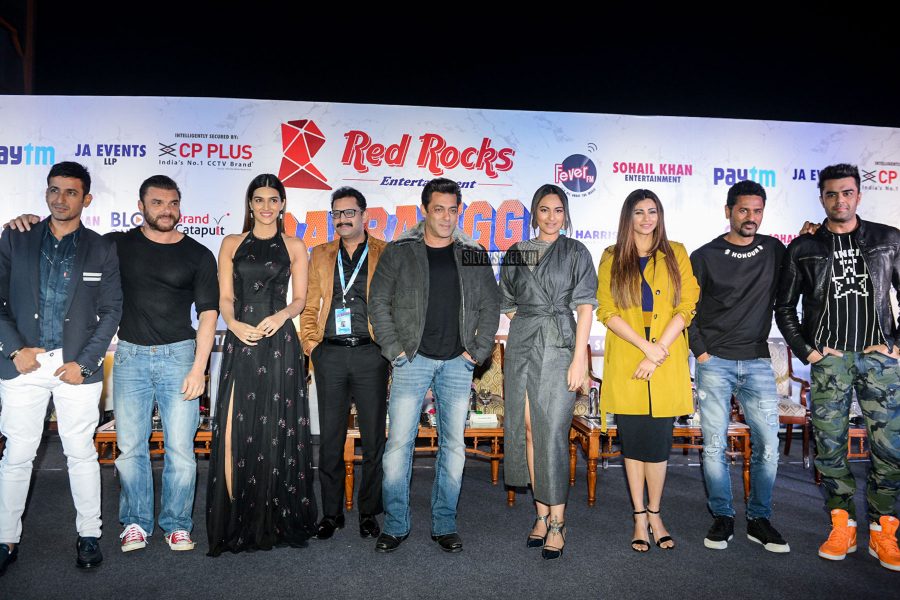 Salman Khan, Kriti Sanon, Sonakshi Sinha At The Dabangg Tour Press Meet In Delhi