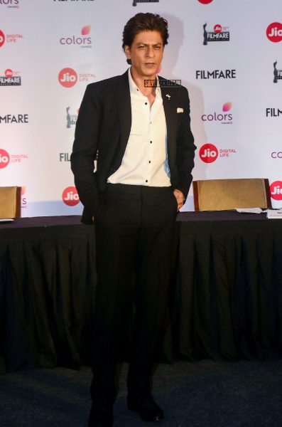 Shah Rukh Khan To Host Jio Filmfare Awards 2018