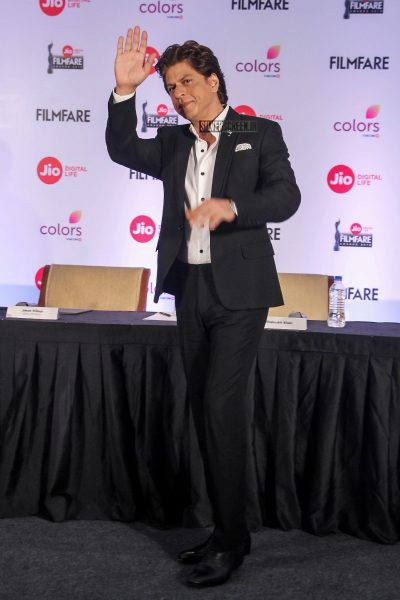 Shah Rukh Khan To Host Jio Filmfare Awards 2018