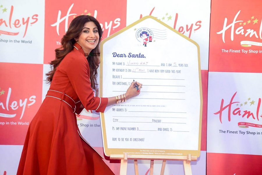 Shilpa Shetty At Hamleys Christmas Celebrations