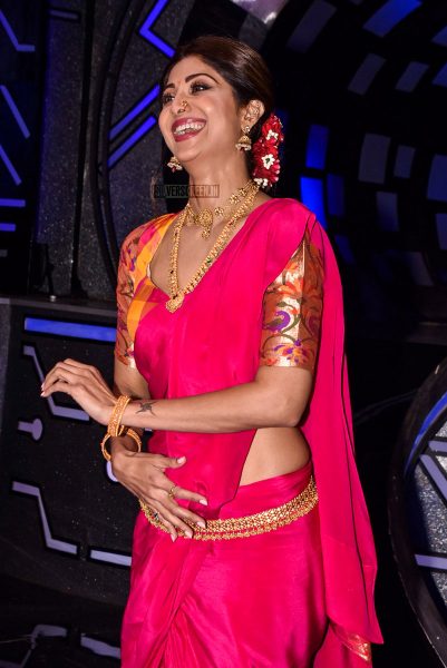 Shilpa Shetty in a Neeta Lulla sari on the sets of Super Dancer 2