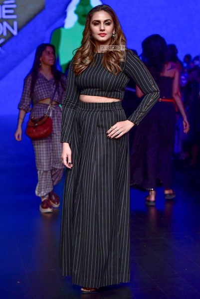 Huma Qureshi Walk The Ramp On Day 1 Of Lakme Fashion Week