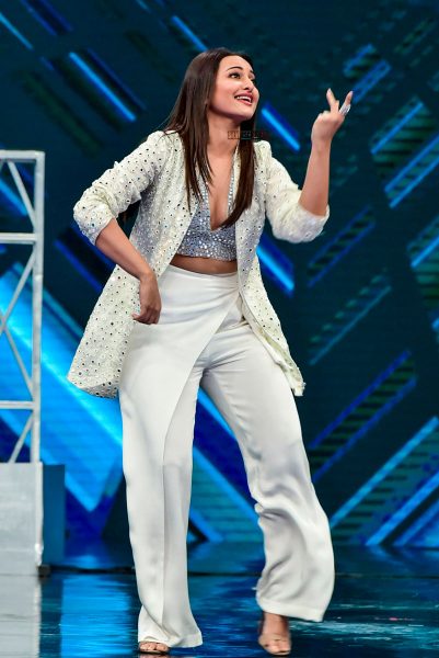 Sonakshi Sinha On The Sets Of Super Dancer 2