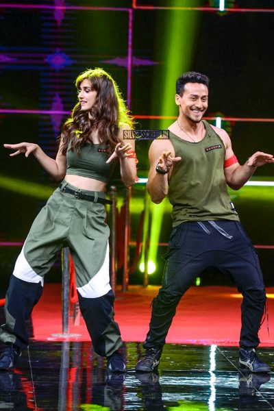Disha Patani, Tiger Shroff With Lara Dutta On The Sets Of 'High Fever Dance Ka Naya Tevar'