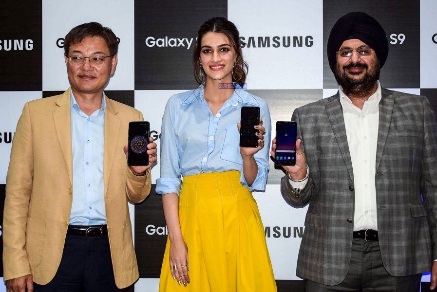 Kriti Sanon At The Launch Of A Smartphone