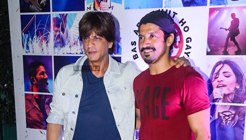 Shah Rukh Khan and Farhan Akhtar at the Lalkaar Concert in Mumbai. The concert was held as part of the campaign to end violence against women and girls. Armaan Malik, Harshdeep Kaur, Papon among others performed at the concert.