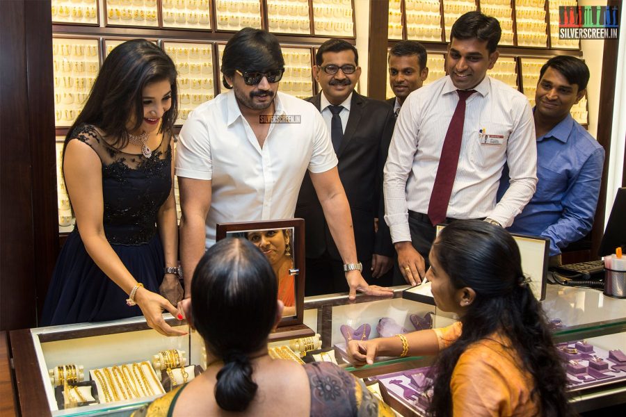 Sakshi Agarwal And Prashanth At The Inauguration Of Joy Alukkas Store