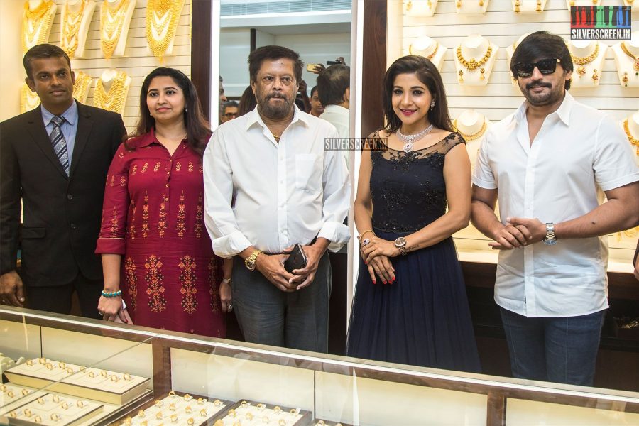 Sakshi Agarwal And Prashanth At The Inauguration Of Joy Alukkas Store