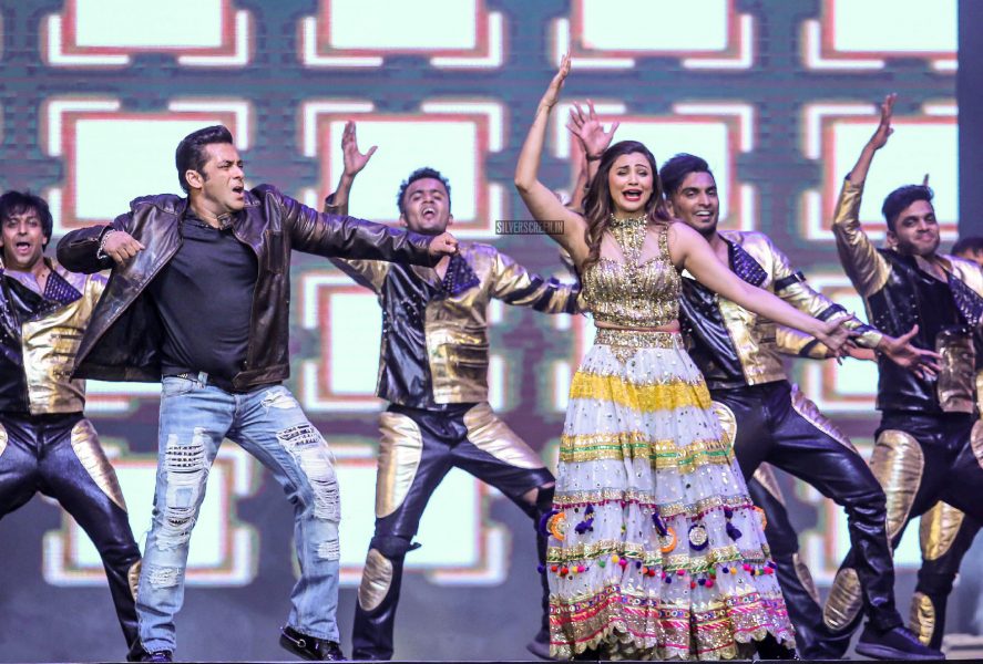 Salman Khan, Katrina Kaif, Prabhu Deva, Sonakshi Sinha Perform At The Da-Bangg The Tour, Pune