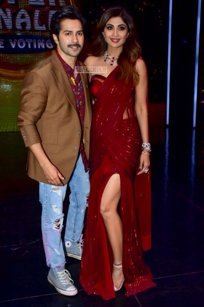 Varun Dhawan With Shilpa Shetty On The Sets Of Super Dancer 2