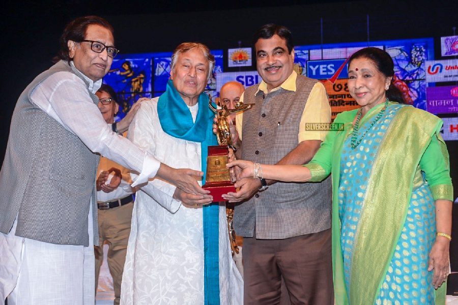 Anupam Kher, Asha Bhosle At The Dinanath Mangeshkar Awards Ceremony