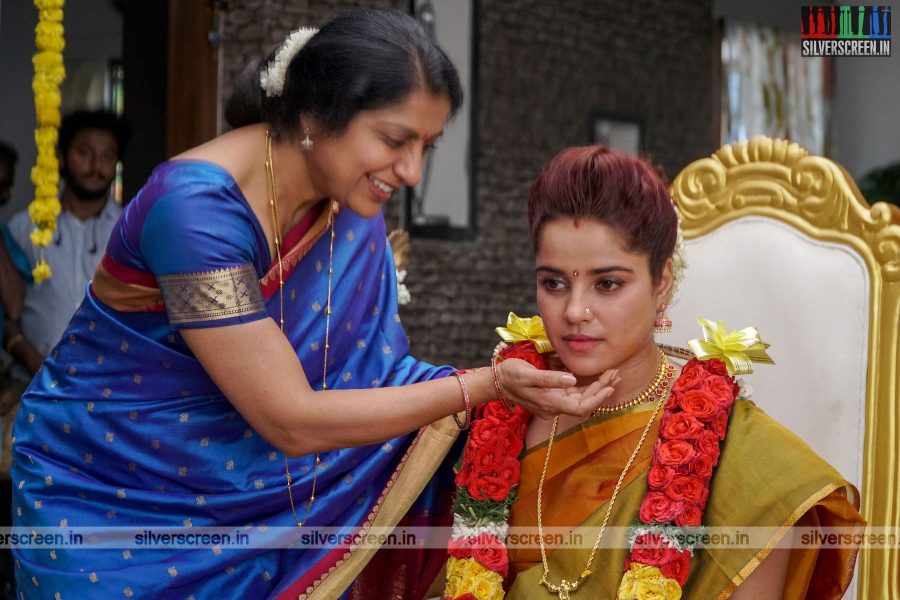 Abhiyum Anuvum Movie Stills Starring Tovino Thomas and Piaa Bajpai