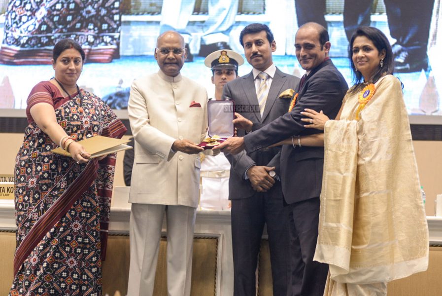 Boney, Janhvi & Khushi Kapoor Accept Sridevi's National Award