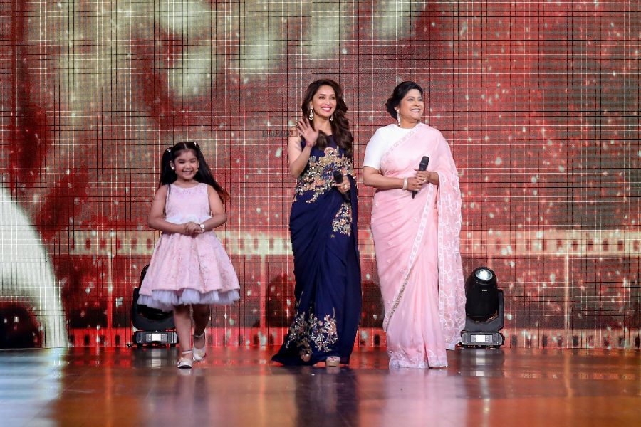 Madhuri Dixit On The Sets Of DID Lil Masters