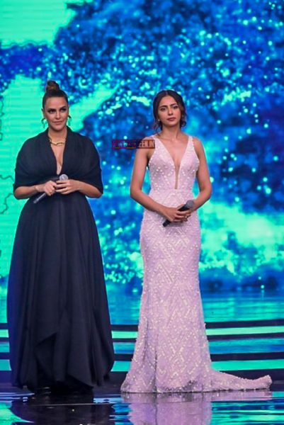 Neha Dhupia And Rakul Preet Singh At The Femina Miss India Finale