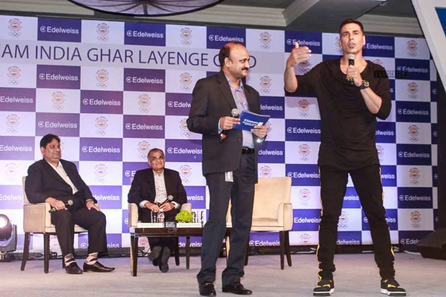 Akshay Kumar Meets The Indian Athletes Going For The Asian Games 2018