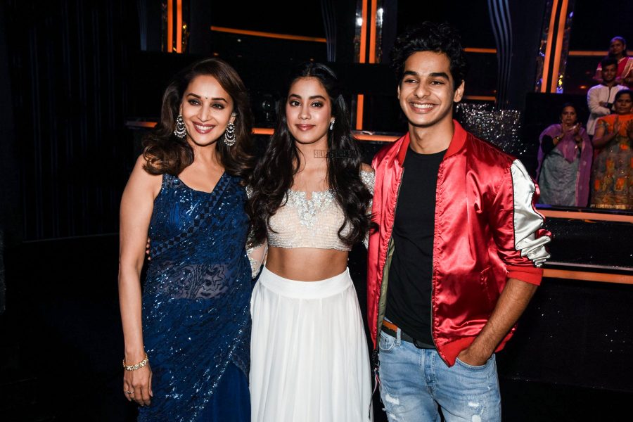 Jhanvi Kapoor, Madhuri Dixit & Ishaan Khatter On The Sets Of Dance Deewane To Promote Dhadak