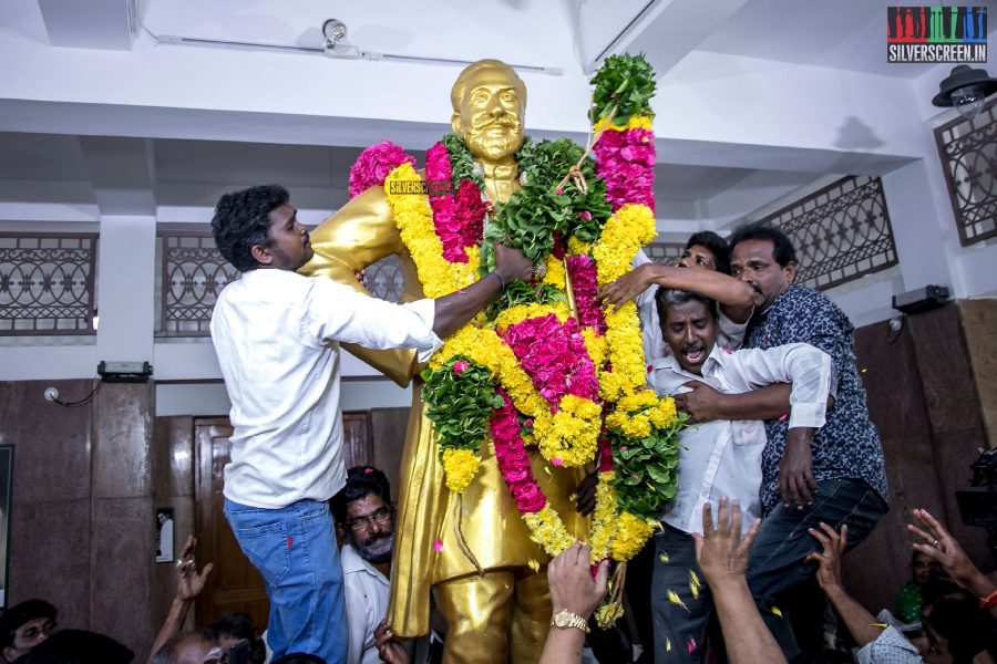 Prabhu, Vikram Prabhu Pay Tribute To Sivaji Ganeshan On His Death Anniversary