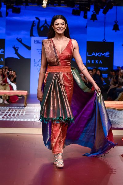 Sushmita Sen At The Red Carpet Of Lakme Fashion Week 2018