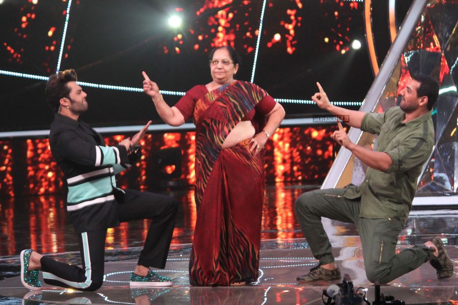 John Abraham, Manoj Bajpayee Promote Satyameva Jayate On The Sets Of Indian Idol
