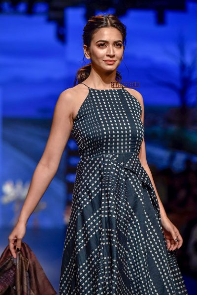 Kriti Kharbanda At The Lakme Fashion Week 2018