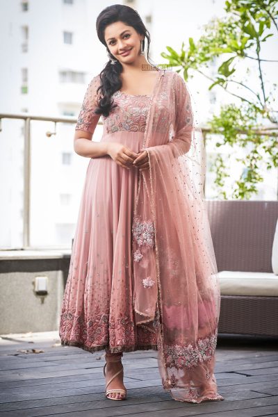 New Photos Of Pooja Kumar Whose Film Vishwaroopam 2 Releases Today