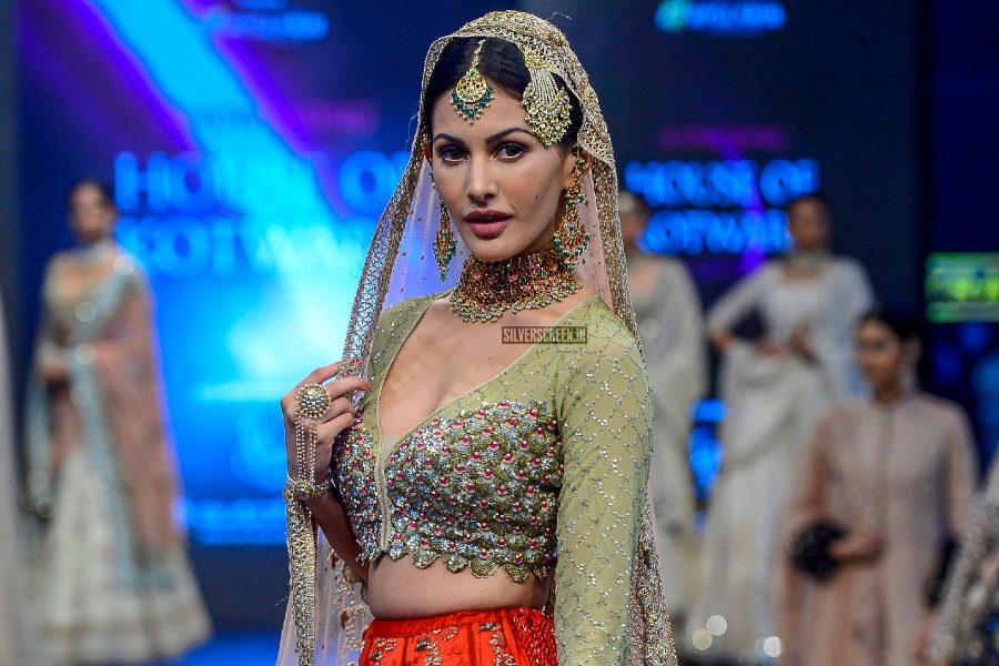 Amyra Dastur Show-Stopper For Pernia's Pop Up Show