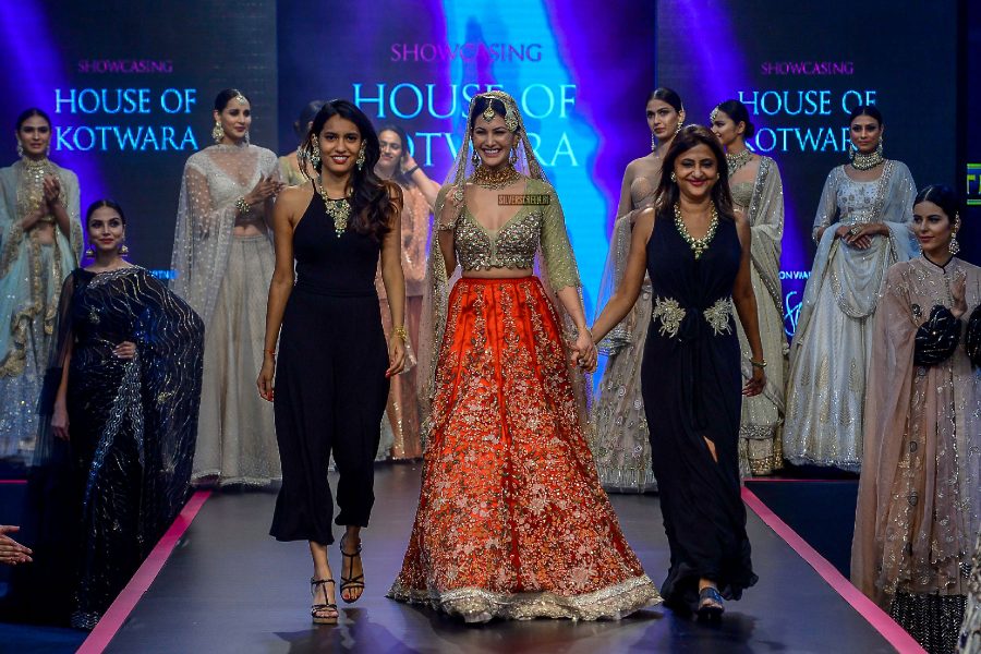 Amyra Dastur Show-Stopper For Pernia's Pop Up Show