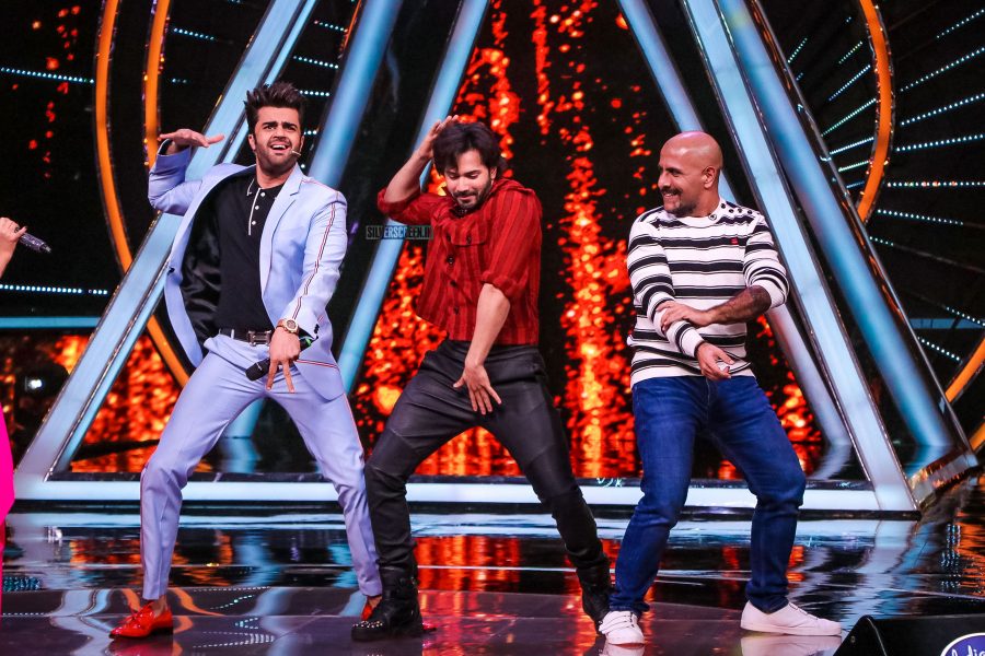 Varun Dhawan, Anushka Sharma Promote Sui Dhaaga On The Sets Of Indian Idol 10