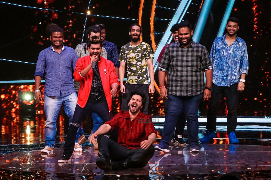 Varun Dhawan, Anushka Sharma Promote Sui Dhaaga On The Sets Of Indian Idol 10