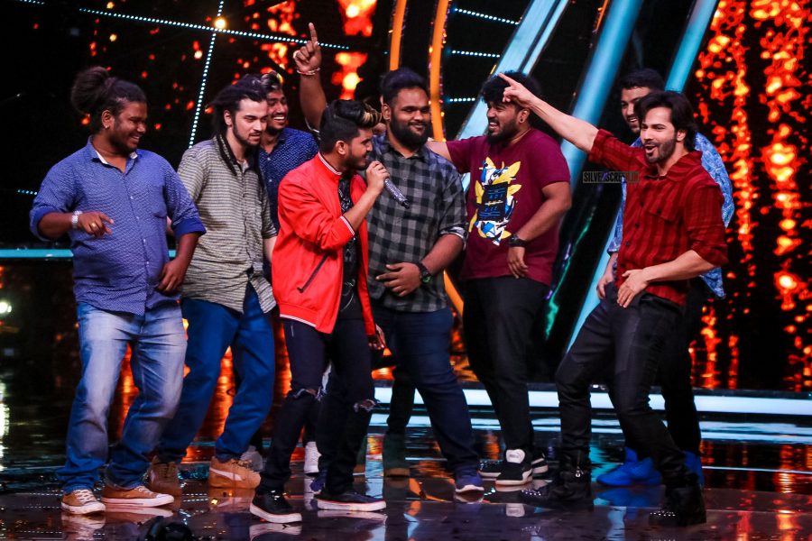 Varun Dhawan, Anushka Sharma Promote Sui Dhaaga On The Sets Of Indian Idol 10