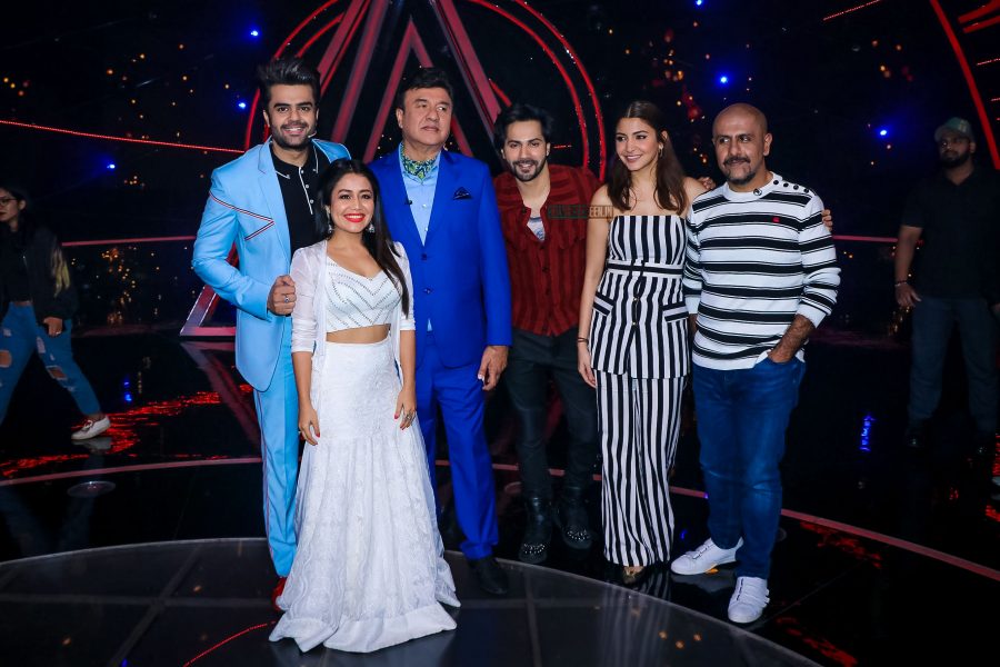 Varun Dhawan, Anushka Sharma Promote Sui Dhaaga On The Sets Of Indian Idol 10