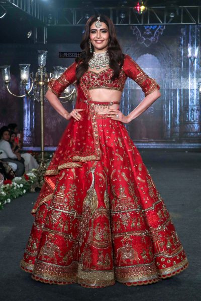 Karishma Tanna Walks The Ramp For Wedding Junction